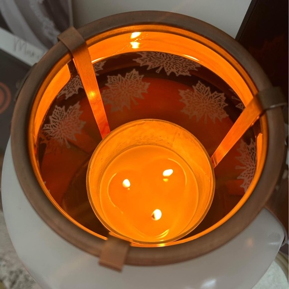 Bath and Body works Brown and White Maple Leaf Decor Candle holder - Picture 2 of 2